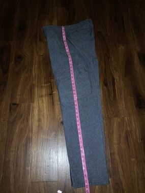 Men’s True Religion Devin cargo denim pants. Good condition. W-32, L-33.